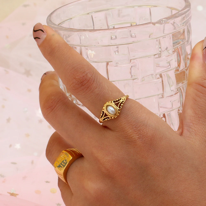 Kendra Vintage Ring